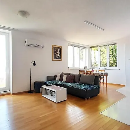 Lasic Apartment